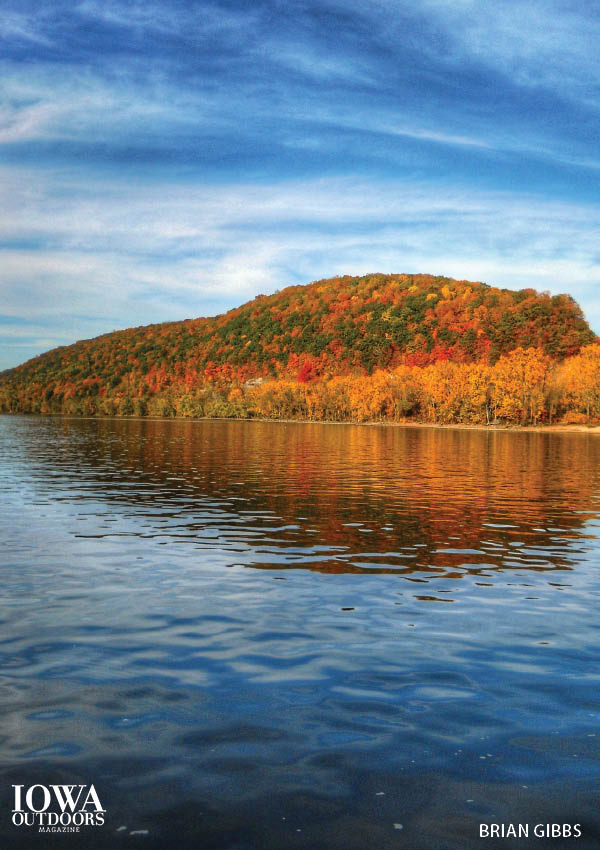 Explore the colors of Iowa's unique Driftless Area this fall, including the Mississippi River near Pikes Peak | Iowa DNR